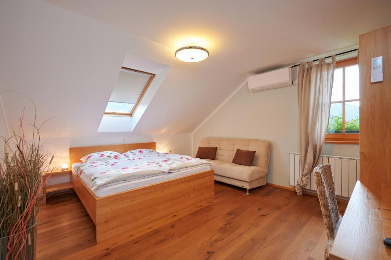 Guest House Hisa Sonca Luče Esterno foto