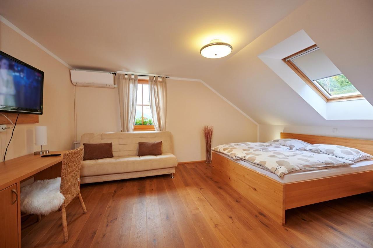 Guest House Hisa Sonca Luče Esterno foto